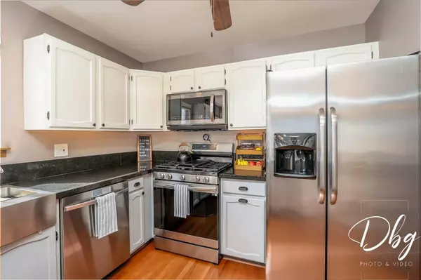 2426 N Old Pond LN, Round Lake Beach, IL 60073