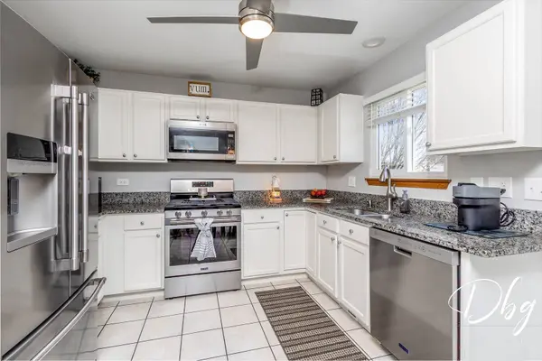 2235 Woodoak DR, Round Lake Beach, IL 60073