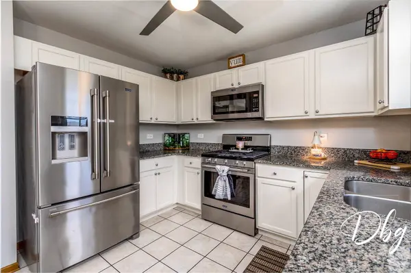 2235 Woodoak DR, Round Lake Beach, IL 60073