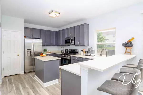 1943 Lily LN, Round Lake, IL 60073