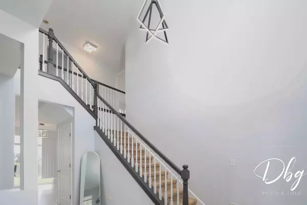 1943 Lily LN, Round Lake, IL 60073