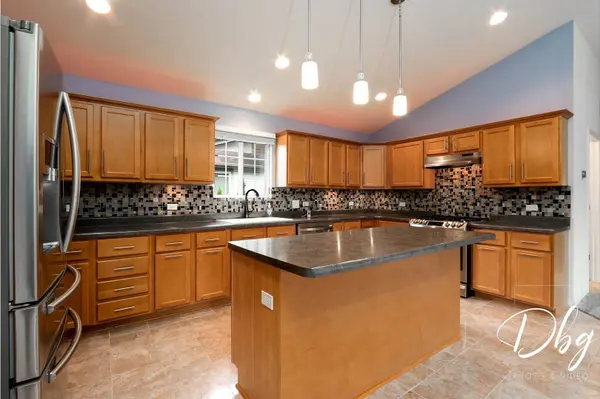 24725 W Hawthorne DR, Round Lake, IL 60073