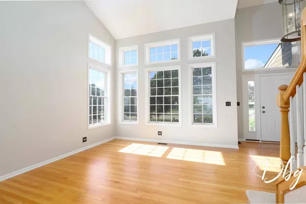 582 Aspen WAY, Antioch, IL 60002