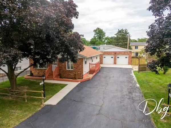 1323 Beverly DR, Round Lake Beach, IL 60073