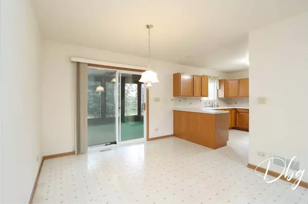 1017 Oaktree TRL, Lake Villa, IL 60046