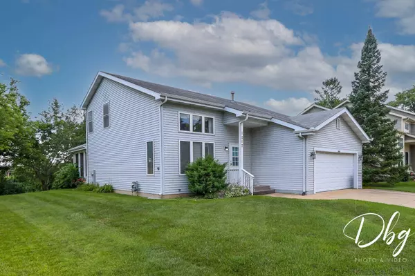 1017 Oaktree TRL, Lake Villa, IL 60046