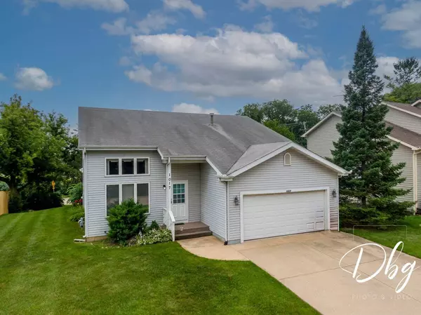 1017 Oaktree TRL, Lake Villa, IL 60046