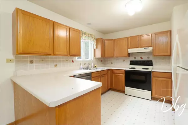 1017 Oaktree TRL, Lake Villa, IL 60046