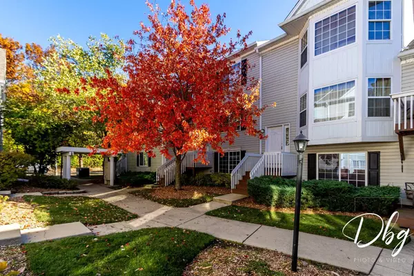 31 S TREEHOUSE LN #31, Round Lake, IL 60073