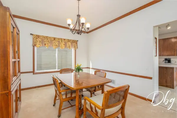 252 Carters Grove CT, Grayslake, IL 60030