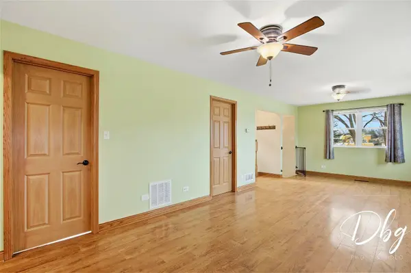 233 W Hawthorne DR, Round Lake Beach, IL 60073