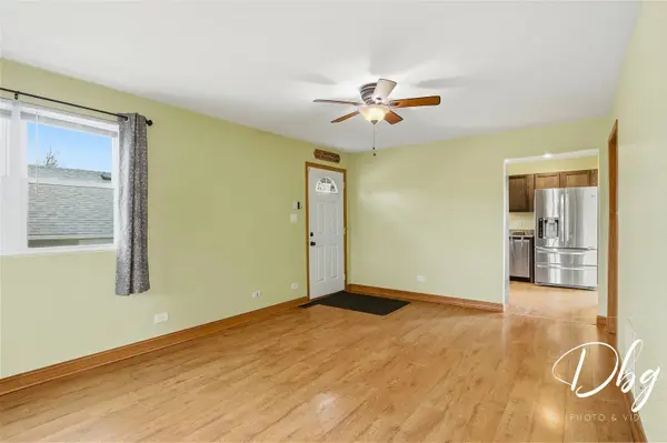 233 W Hawthorne DR, Round Lake Beach, IL 60073