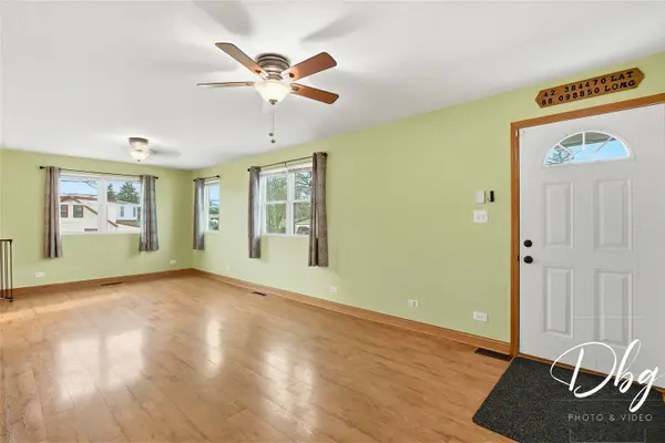 233 W Hawthorne DR, Round Lake Beach, IL 60073