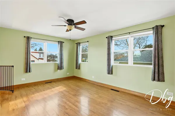 233 W Hawthorne DR, Round Lake Beach, IL 60073