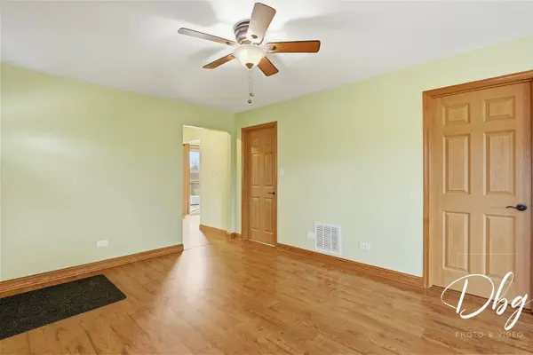 233 W Hawthorne DR, Round Lake Beach, IL 60073