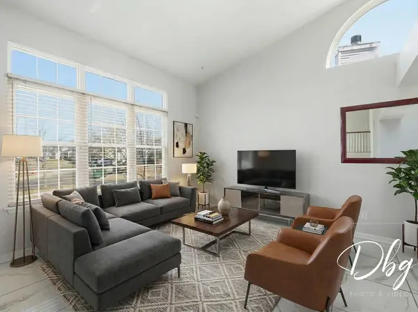 389 E Cherry Cove LN, Round Lake Beach, IL 60073