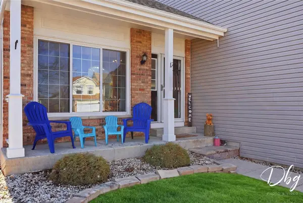 67 W Dahlia LN, Round Lake Beach, IL 60073