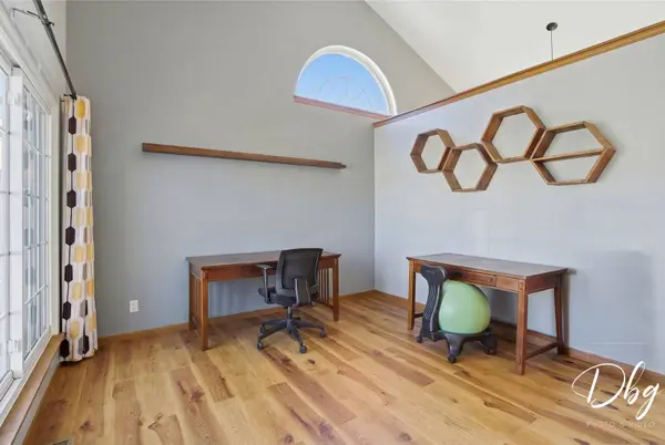 67 W Dahlia LN, Round Lake Beach, IL 60073