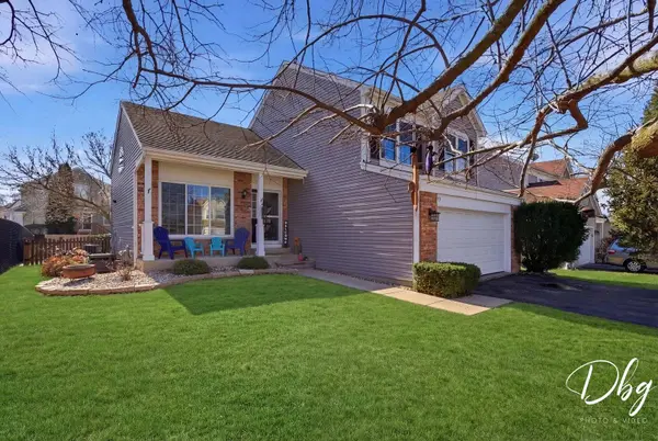 67 W Dahlia LN, Round Lake Beach, IL 60073