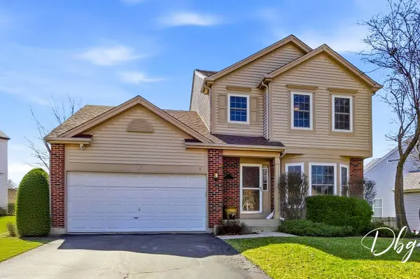 7 E Dahlia LN, Round Lake Beach, IL 60073