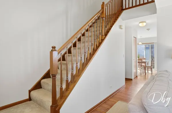 7 E Dahlia LN, Round Lake Beach, IL 60073