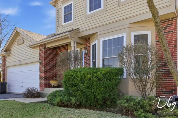 7 E Dahlia LN, Round Lake Beach, IL 60073