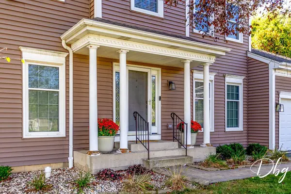 105 Wildflower LN, Round Lake Beach, IL 60073