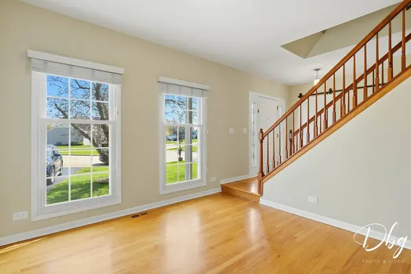 105 Wildflower LN, Round Lake Beach, IL 60073