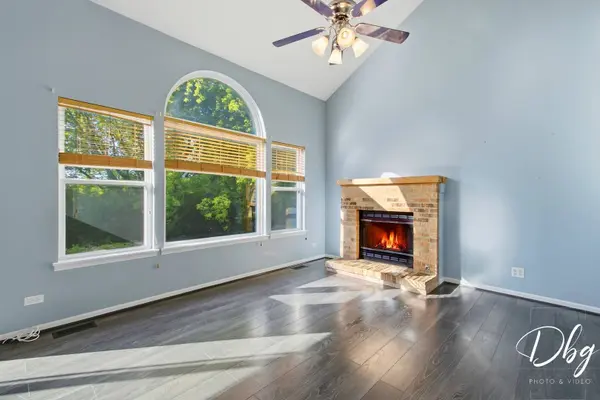 60 W Dahlia LN, Round Lake Beach, IL 60073