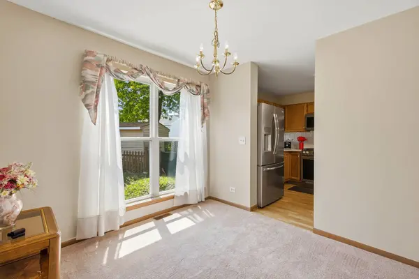 14 W Country Walk DR, Round Lake Beach, IL 60073