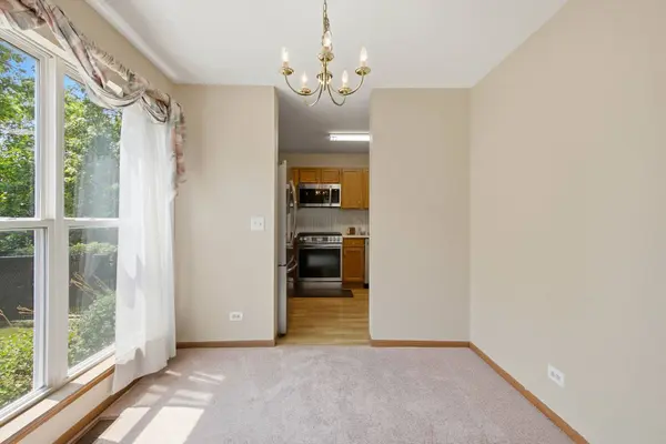 14 W Country Walk DR, Round Lake Beach, IL 60073