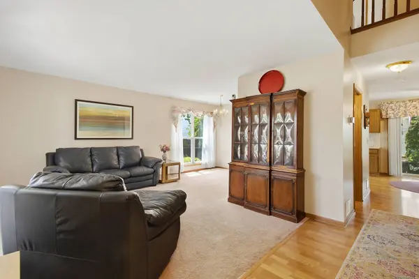 14 W Country Walk DR, Round Lake Beach, IL 60073