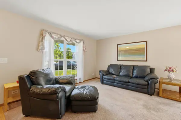 14 W Country Walk DR, Round Lake Beach, IL 60073