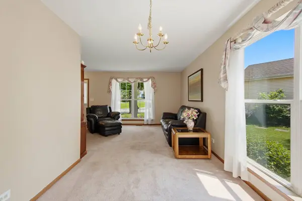 14 W Country Walk DR, Round Lake Beach, IL 60073