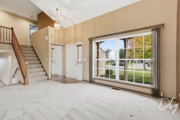 36 W Dahlia LN, Round Lake Beach, IL 60073