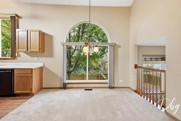 36 W Dahlia LN, Round Lake Beach, IL 60073