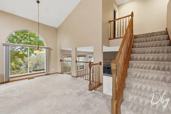 36 W Dahlia LN, Round Lake Beach, IL 60073