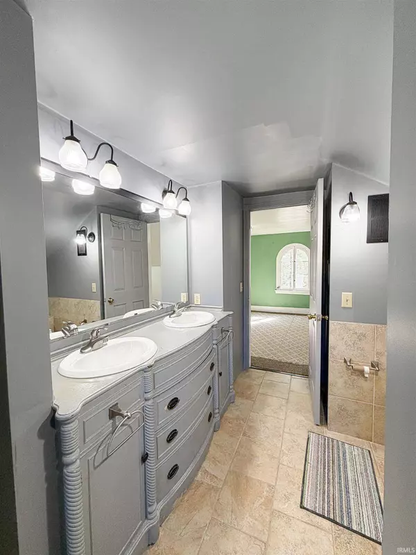 1124 W Jefferson Boulevard, Fort Wayne, IN 46802