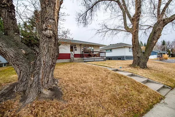 4207 41 AVE, Red Deer, AB T4N2Y1