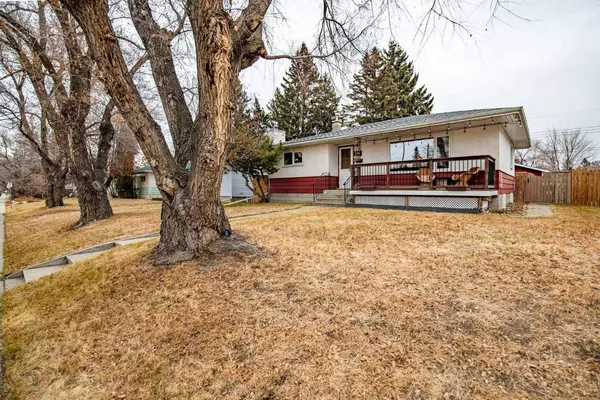 4207 41 AVE, Red Deer, AB T4N2Y1