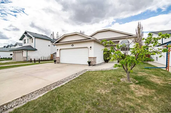 48 Reichley ST, Red Deer, AB T4P3S3