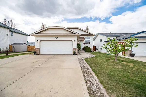 48 Reichley ST, Red Deer, AB T4P3S3