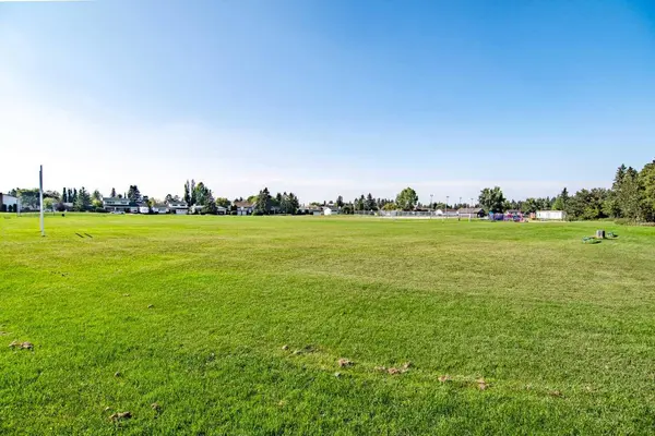 80 Piper DR #19, Red Deer, AB T4P1H8