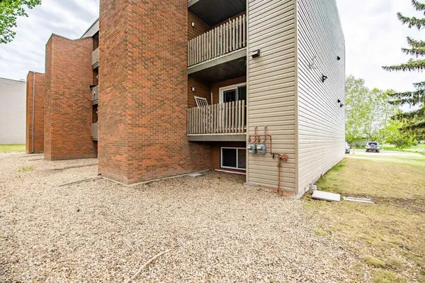 80 Piper DR #19, Red Deer, AB T4P1H8