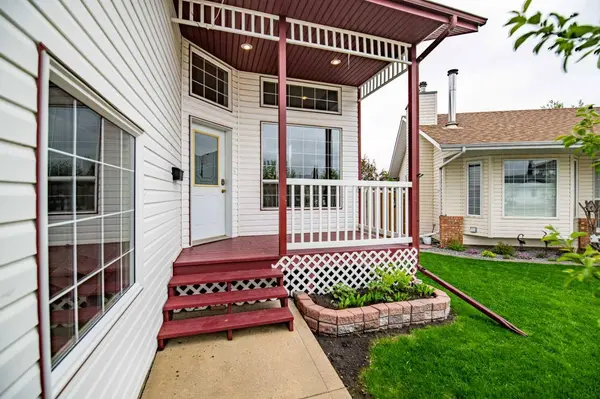 42 Logan Close, Red Deer, AB T4R2N8