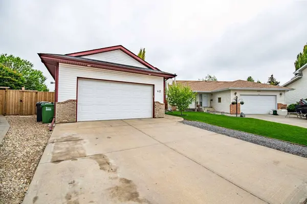 42 Logan Close, Red Deer, AB T4R2N8