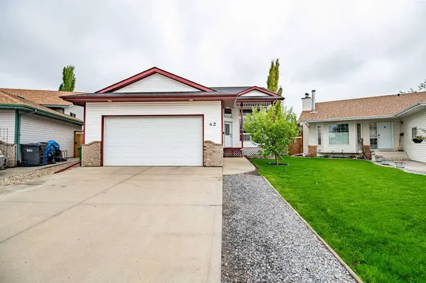 42 Logan Close, Red Deer, AB T4R2N8