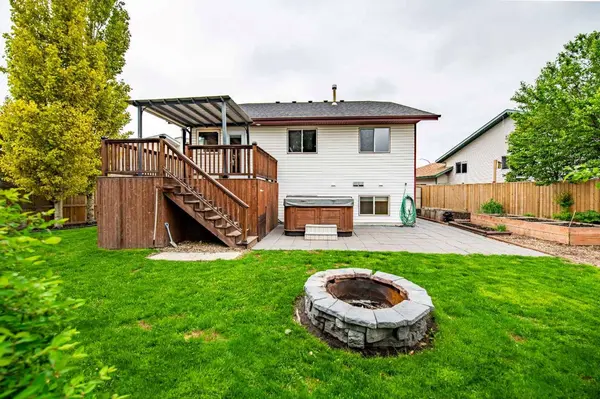 42 Logan Close, Red Deer, AB T4R2N8
