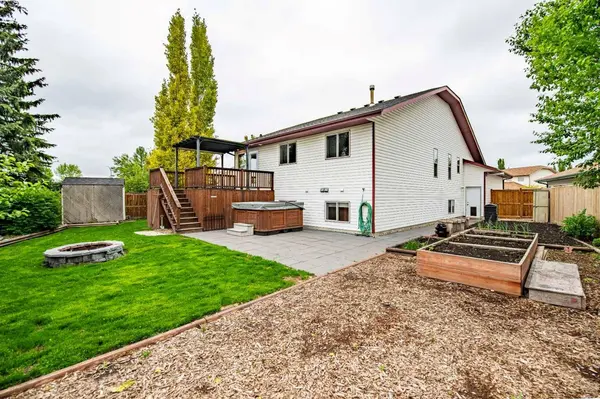42 Logan Close, Red Deer, AB T4R2N8