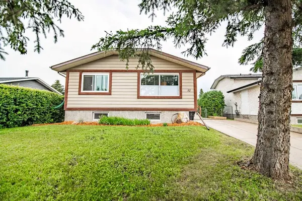 12 Opal Close, Lacombe, AB T4L1P9